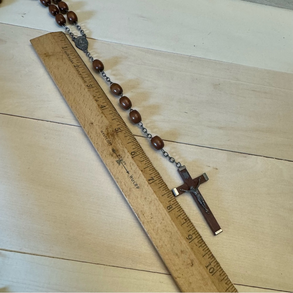 Long 28.5” Vintage Rosary Wooden Beads Silver Tone Marked Italy - Picture 12 of 12